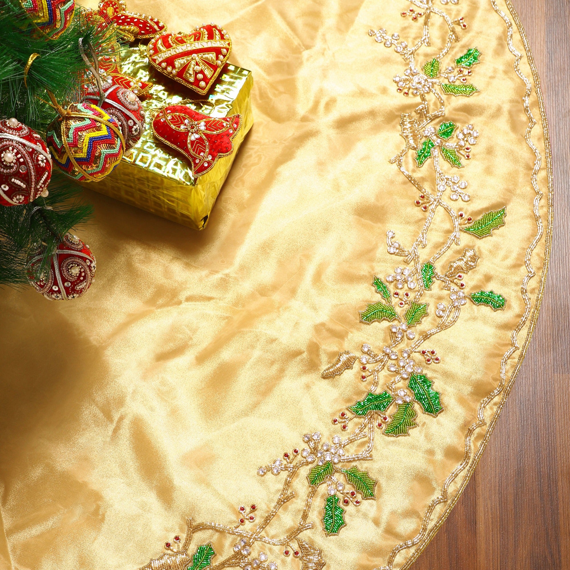 Floral Wreath Gold Christmas Wreath Tree Skirt